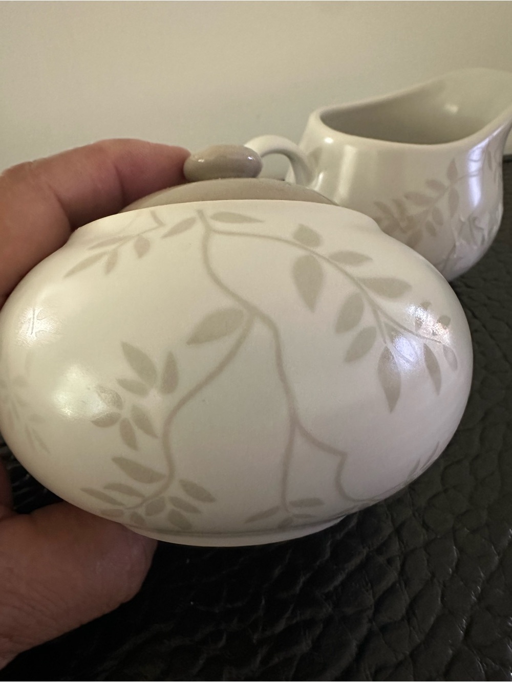 Elite Leaf-Pattern Creamer and Sugar Set Pre-Owned - Picture 15 of 15